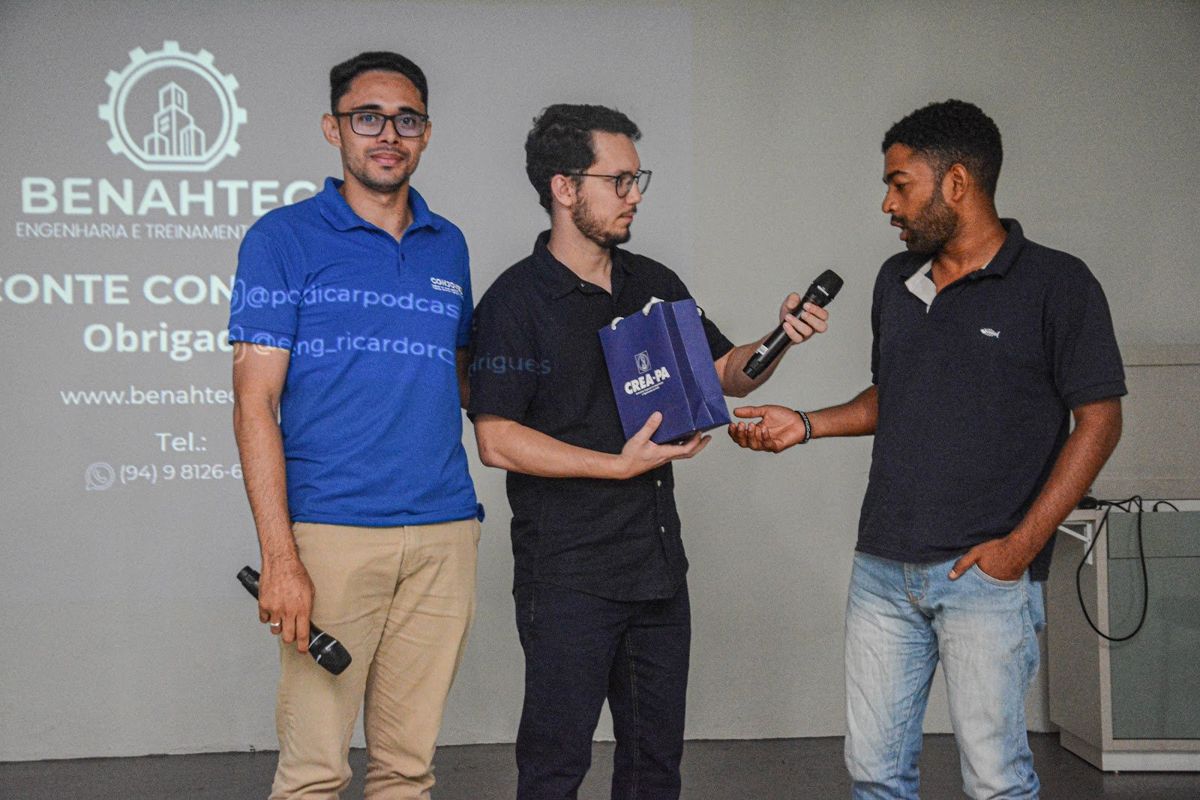 Entrega de brindes no palco