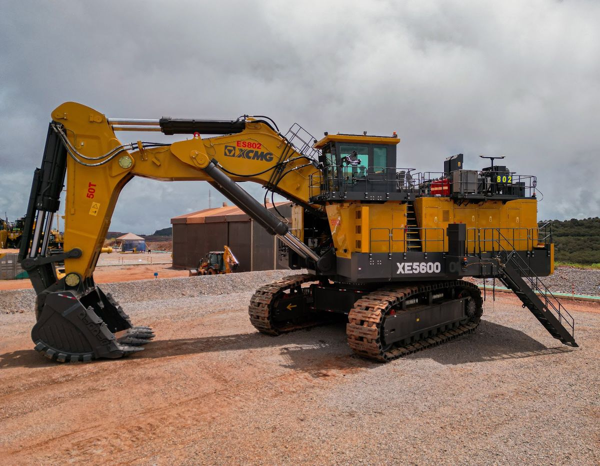 Entrega técnica da escavadeira XCMG XE5600